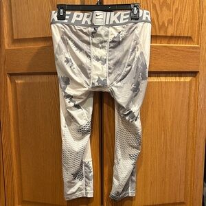 Nike Pro hyper cool 3/4 Gray Camo Athletic Leggings